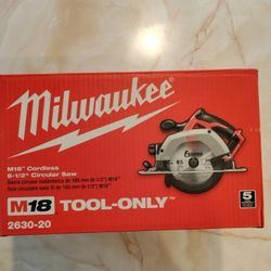 M18 Milwaukee Lithium-Ion Cordless 6-1/2 in. Circular Saw (Tool-Only)
