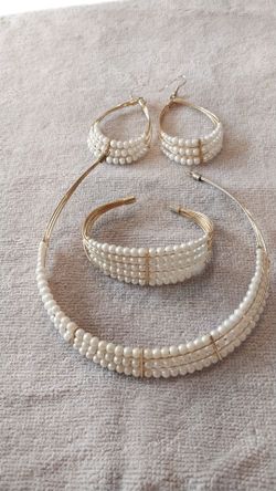 Vintage Faux pearl gold tone wire Jewelry