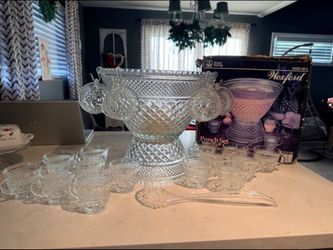 Beautiful Vintage Anchor Hocking 18 Piece Punch Bowl Set