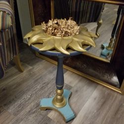 Gorgeous Vintage Side Table / Plant Stand 
