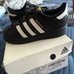 Toddler 8c Adidas superstar shoes