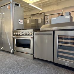 Floor Model KitchenAid Kitchen Appliance Bundle Set- High End Appliances