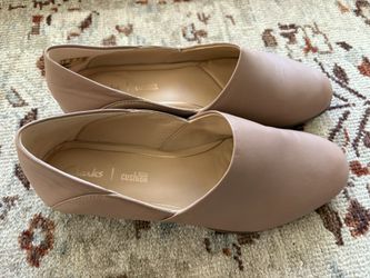 Clarks Nude Leather Slip-Ons (Women’s Size 6.5)