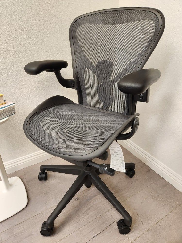 🎁Holiday sales 🎁 Brand new Herman Miller chairs Embody Aeron