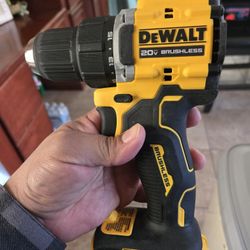 DEWALT DCD794B ATOMIC 20-Volt MAX Brushless 1/2 in. Drill Driver (TOOL ONLY) NEW