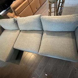 Modern Large Sectional Couch with Chaise – Excellent Condition
