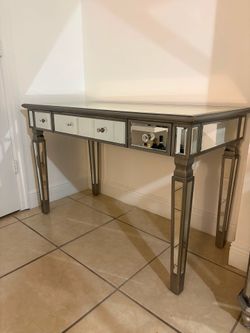 Mirrored table 3 drawer Makeup