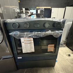 April Blowout Sale 🚨 Kitchen Aid Slide in Stove in Juniper Green