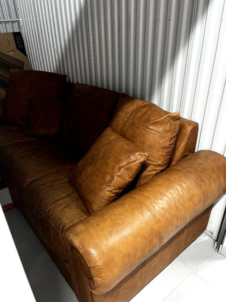Pull-out Leather Couch