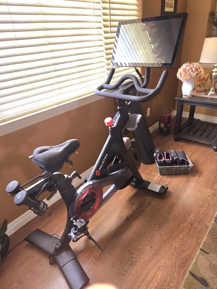 Peloton Exercise Bike With Accessories