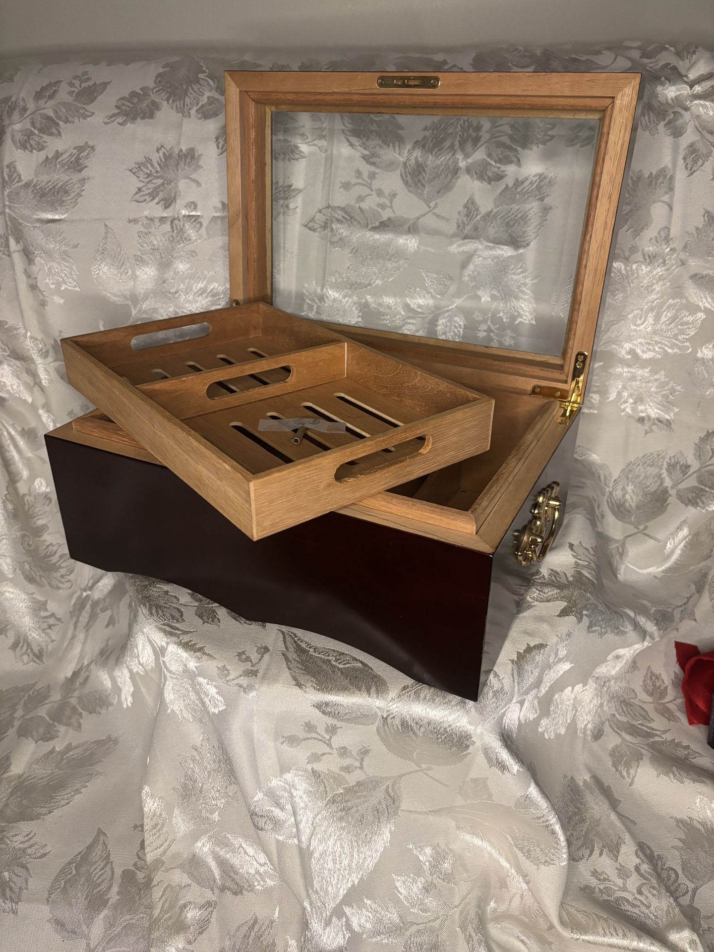 Humidor box w/key
