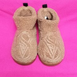 VICTORIA'S SECRET WOMEN'S SLEEPERS SIZE MEDIUM OR 7-8