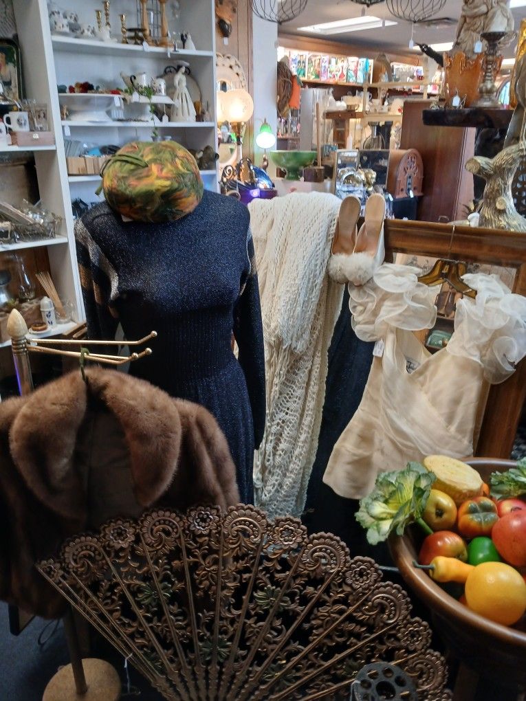 Vintage, Jewelry, Candles,Glassware, Antiques, Clothing, Shoes