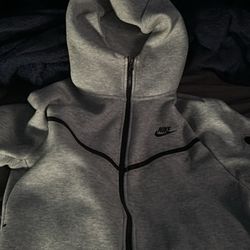 nike tech size L