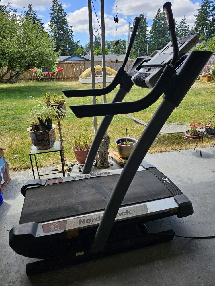 Nordic Track iFit Incline Treadmill - Free