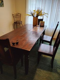 Dining room table