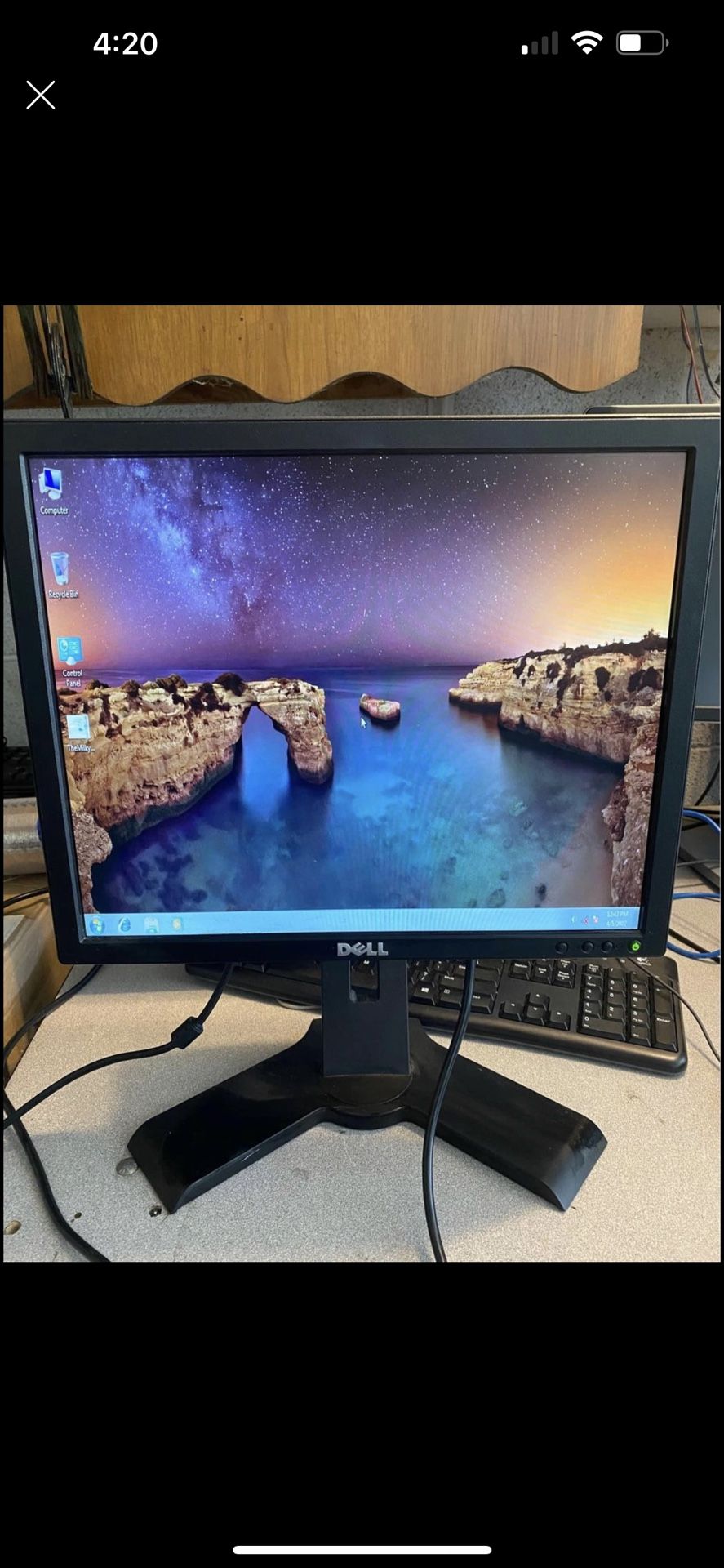 Dell 17” computer monitor sale ! Cheapest price of the season ! Comes with cords !