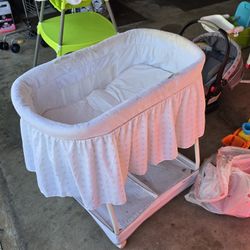 Bassinet - Very Nice