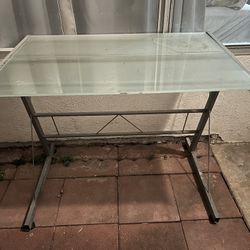 Glass Desk / Tabke