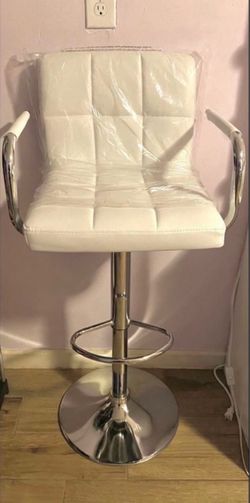 White Vanity Chair 👉$110 (New)👈