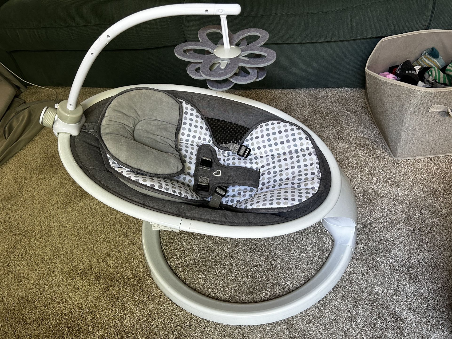 Munchkin Bluetooth Baby Swing – Excellent Condition