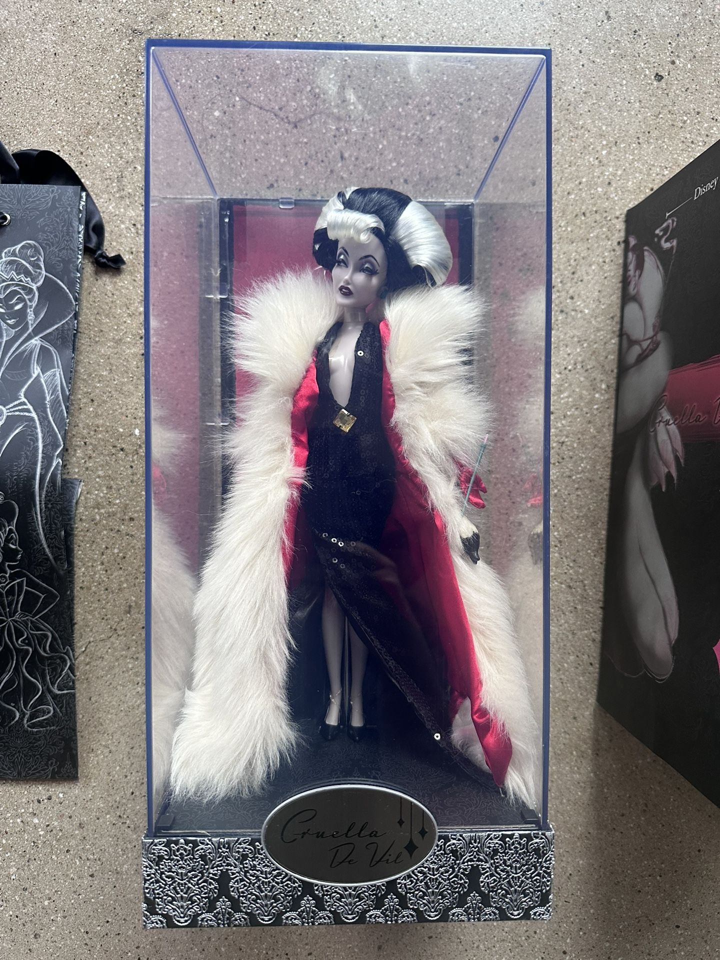 Disney Villains Designer Collectible Cruella de Vil