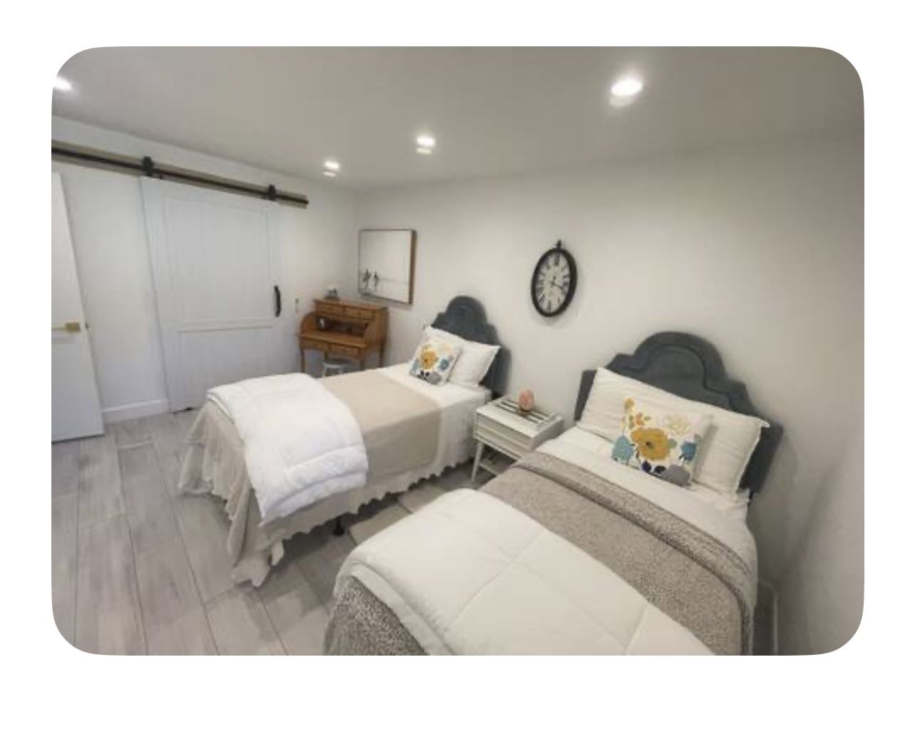 2 Twin Beds