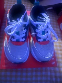 Kids champion shoes size 10c