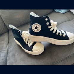 New Converse Women’s Size 10 Black move hi
