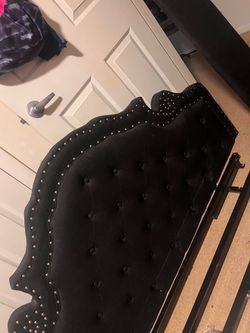 Queen Size luxurious velvet upholstery and a distinctive crowned headboard