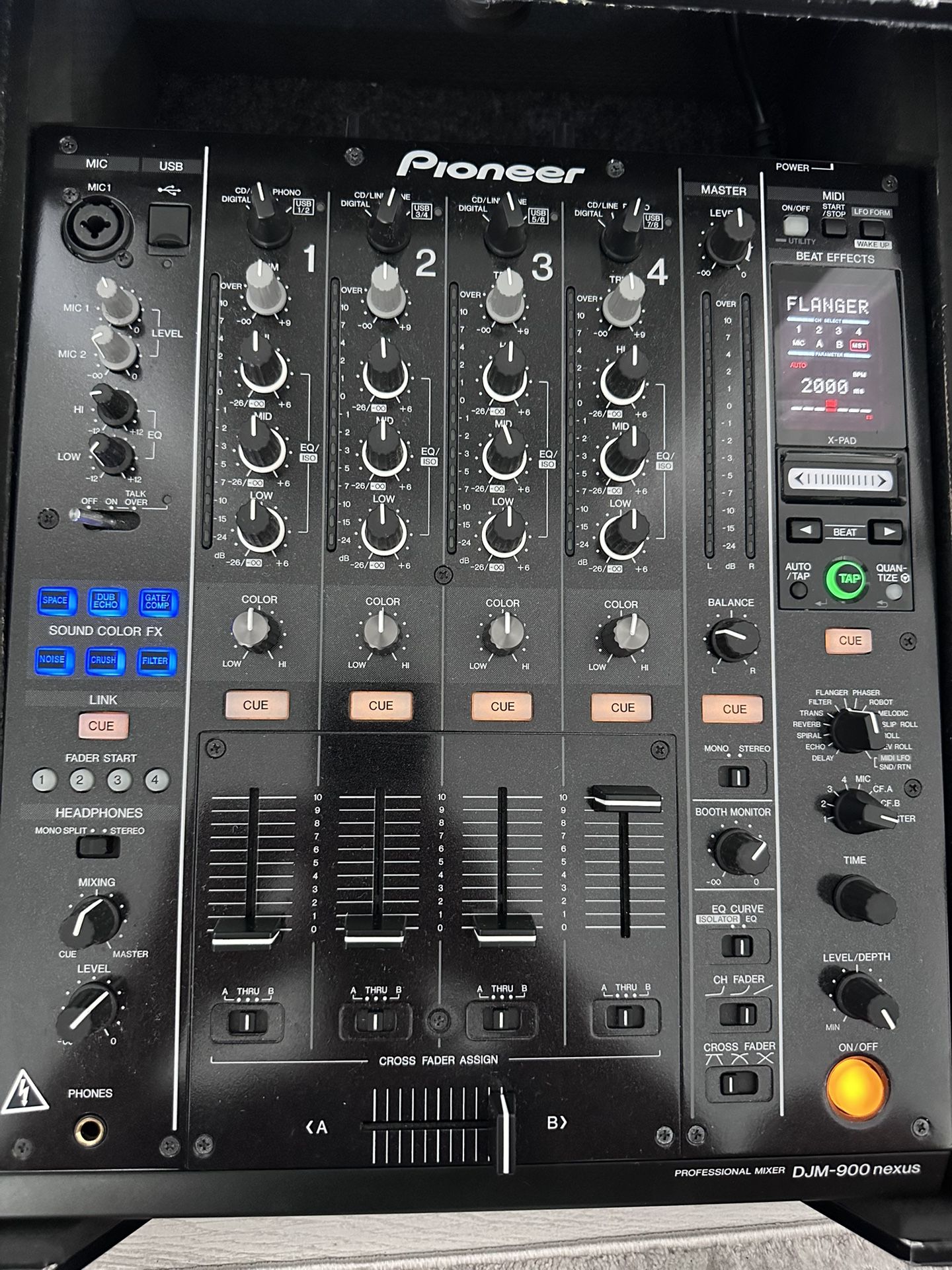 Pioneer DJM-900NXS With Hard Case