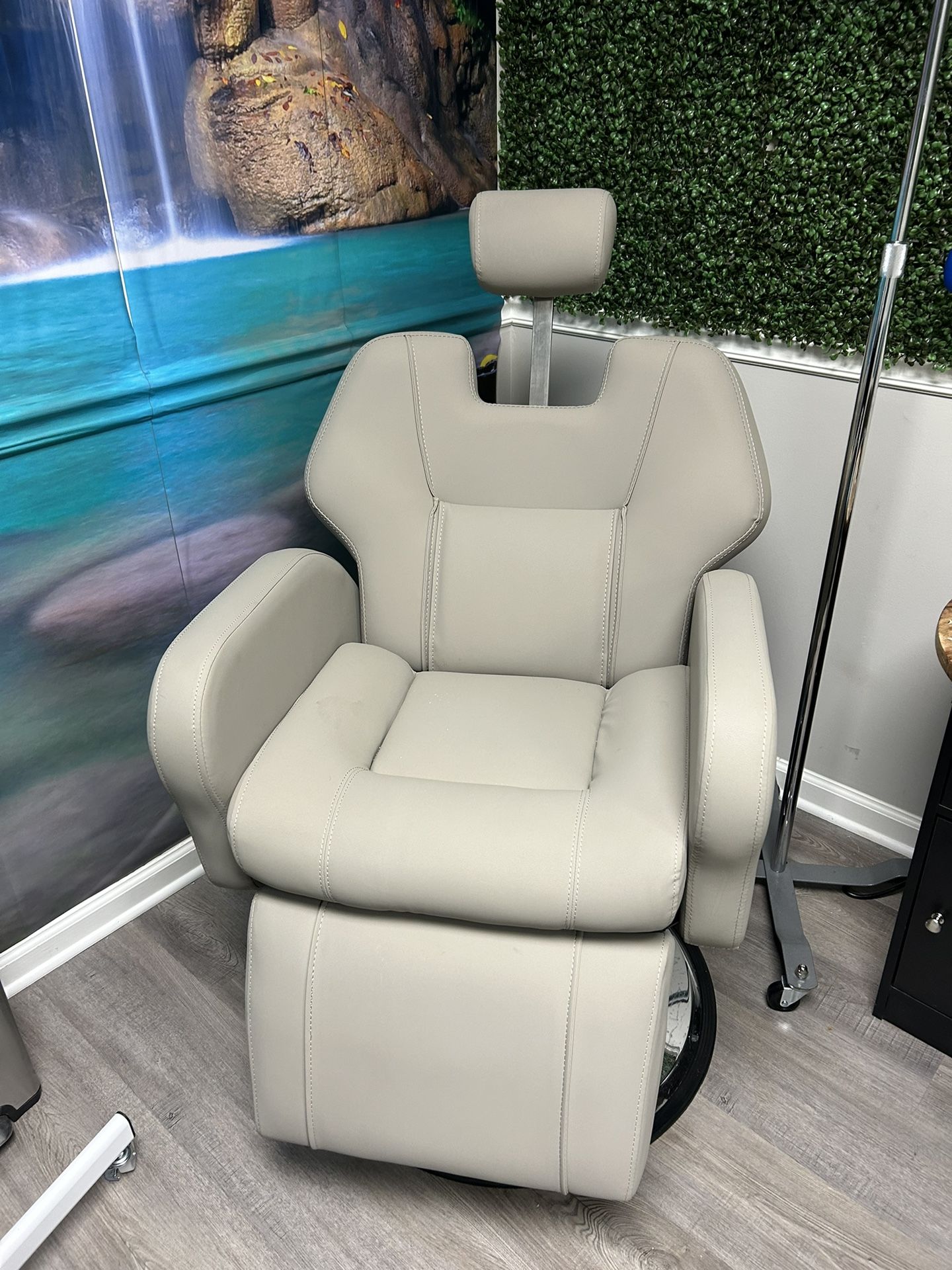 Reclining Chairs For Barbers, Stylists, Estheticians and More