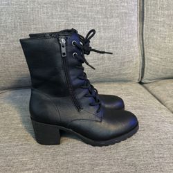 Black Winter Boots Size 7.5w/6y 