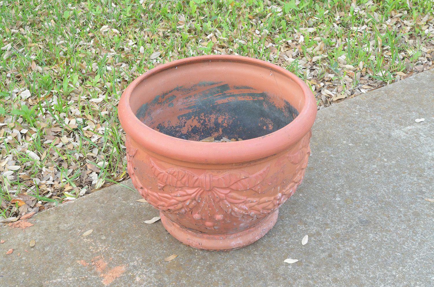 19 in. Heavy Rimmed Extra Large Terra Cotta Clay Pot for Sale in San