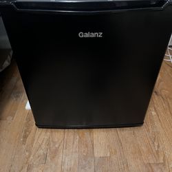 Galanz Mini Fridge 