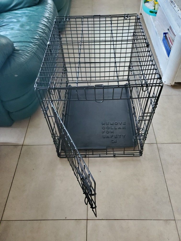 DOG CRATE 21 X 24 BLACK $10