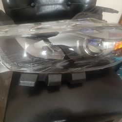 2016 Dodge Dart Headlight!!!