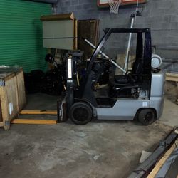 Forklift 