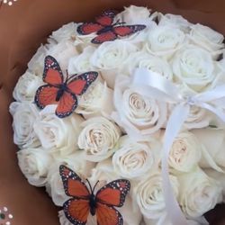50 White Roses 🌹 Mothers Day 50 Rosas Con Monarch Butterflies 