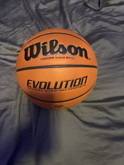 Wilson evolution brand new men’s ball 