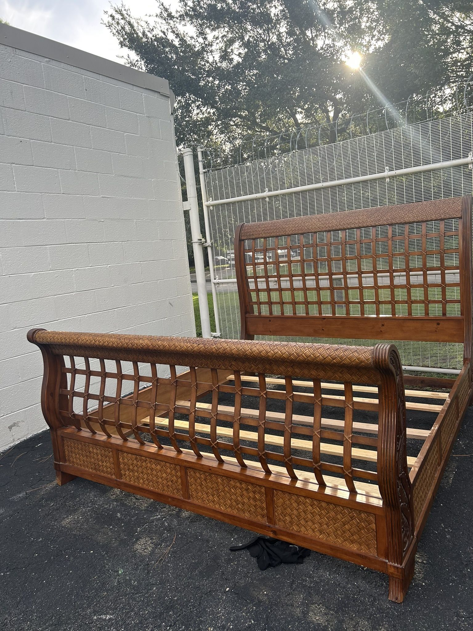 King size Bedroom set ( Deliver Available)