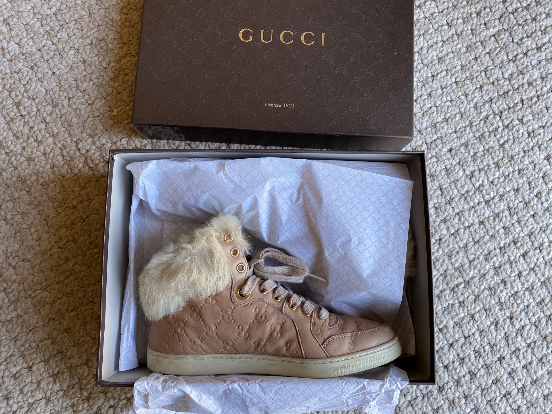 Gucci guccissima 270397 fur trim shoes
