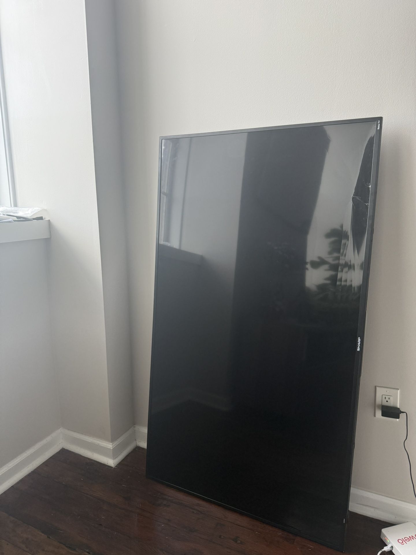 Tv Flatscreen And TV Mount