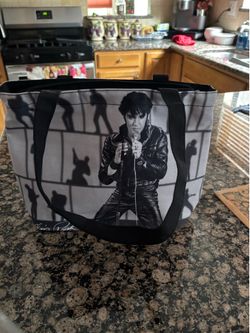 Nice Elvis bag with zipper closing