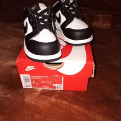Children Shoes 7 C  Nike Dunk Low (Like New!) 