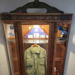 Antique China Cabent Posibly  Horner Hutch Lions Paw Lions Head  Carved Curio Cabenet