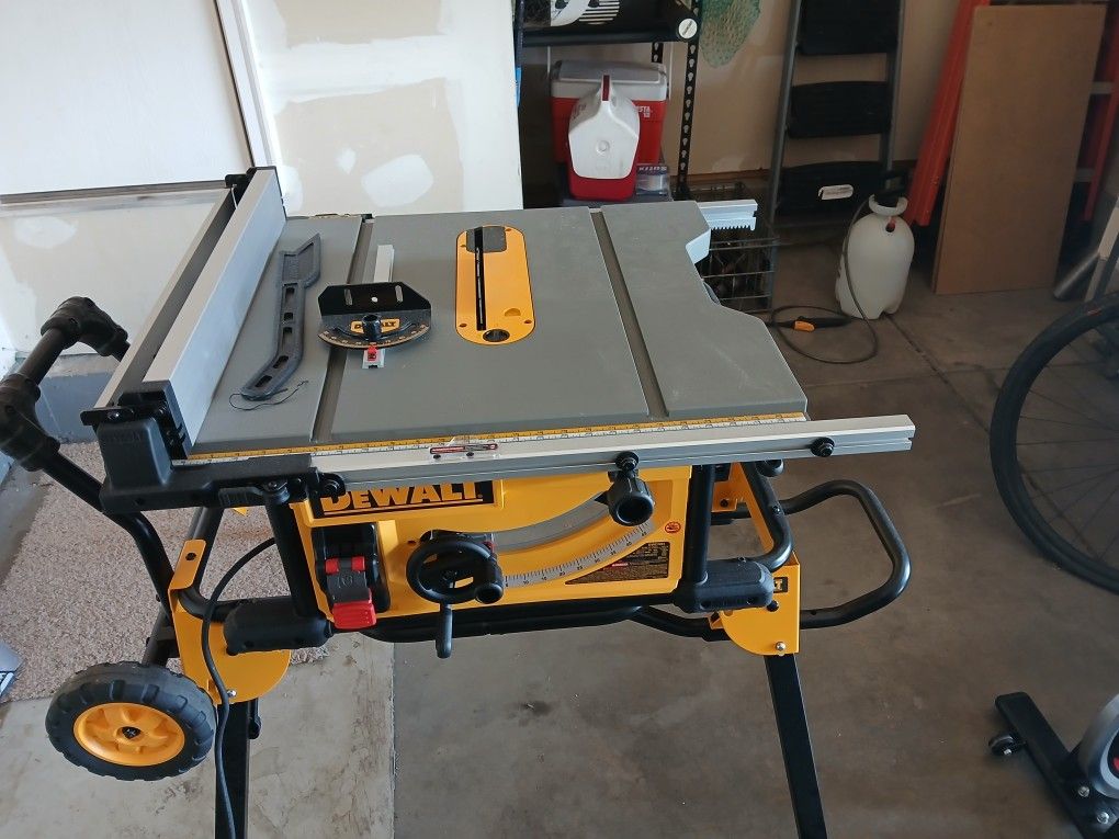 BRAND NEW DEWALT 10" TABLE SAW