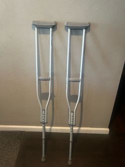 Crutches 10 dollars