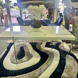 Statement Piece dining Table 🍴🍽️