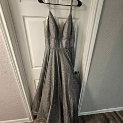 ✨ Beautiful Silver Sparkling Prom Dress – Never Worn ✨